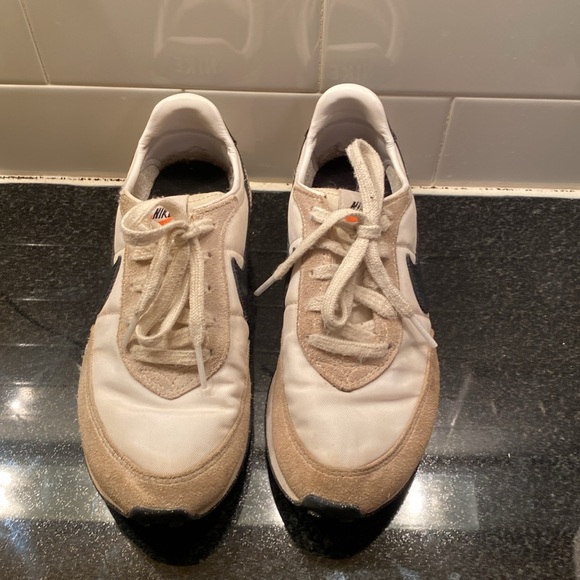 Nike running sneakers size 2 - Picture 2 of 8